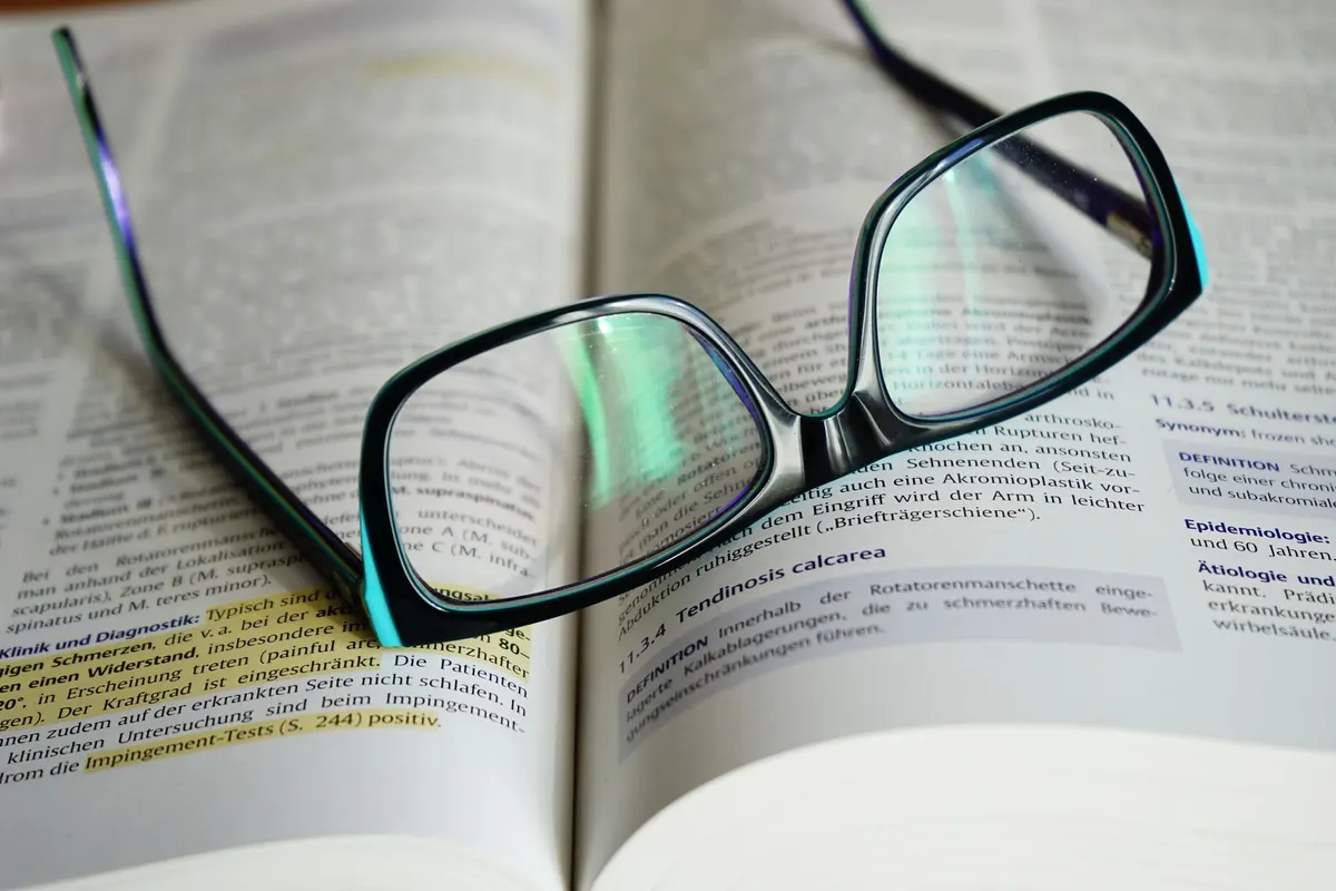 Quotes, Paraphrases and Summaries Compared: How to Use Academic Sources in Your Essay